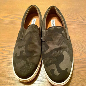 Steve Madden Green Womans Camo Platform Sneaker Size 10 Slip On Great Condition